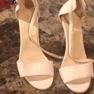 Loslandifen white high heels 7.5